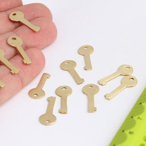Roh Messing Schlüssel Charms, Schlüssel Anhänger, Messing Schlüssel Charm, Halskette Schlüssel Charm, Herz Schlüssel Charm, Roh Messing Zubehör,, MBGSOM97