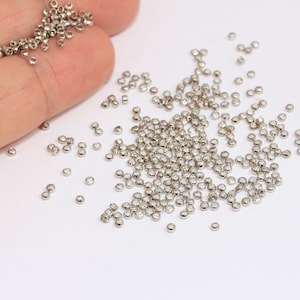 2 mm rodiumpläterade krymppärlor, stopppärlor, distanspärlor, krymptäckpärlor, förbindelsepärlor, försilvrade detaljer, MBGKA146