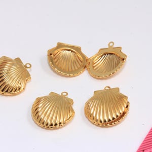 20x22mm 24k Shiny Gold Sea Shell Charms, Seashell Locket Pendant, Summer Shell Necklace Locket Pendant, Gold Plated Findings, MBGBRT219