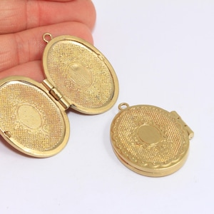22 x 30 mm Surowa mosiężna rama medalionu, grawerowany medalion, zabytkowy mosiężny medalion, oprawa kaboszonowa, owalna zawieszka medalionu, surowe mosiężne elementy MBGMLS633