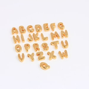 Dije de letra de oro brillante de 24 k de 5,5 x 7 x 5 mm, dijes de letras de globo, colgante de collar con letras, collar personalizado, dijes chapados en oro, MBGHRF73