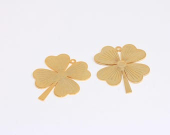 16 x 17 mm 24k 光沢のあるゴールドクローバーチャーム、四つ葉の