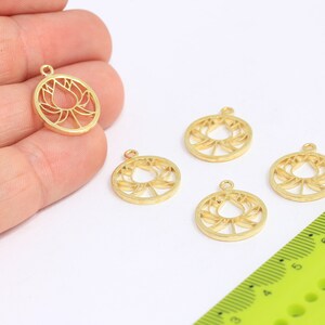 12 x 15 mm surowe mosiężne wisiorki kwiatowe, kwiat w kształcie dysku, zawieszki kwiatowe, zawieszka z motywem natury, naszyjnik z koniczyną, surowe mosiężne elementy, MBGROSE479