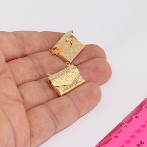 Dijes de sobre dorado brillante, colgante de sobre, sobre de carta, dijes delicados, dijes grabados, chapado en oro MBGXP108