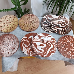 Terracotta Marble Trivet – Handmade Ceramic Hot Pot Holder, 6&#39;&#39;  Rustic Kitchen Decor, Boho Table Protection, Heat-Resistant Clay Trivet