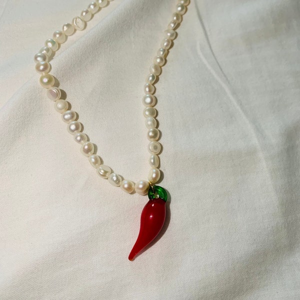 Collier en perles d'eau douce et piment