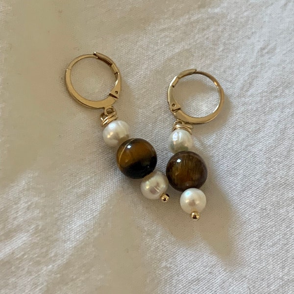 Earrings with tiger's eye and freshwater pearl
