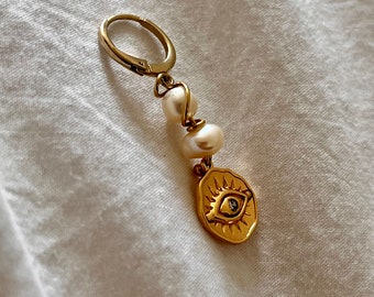 Créole dorée avec perles d'eau douce et pendentif oeil
