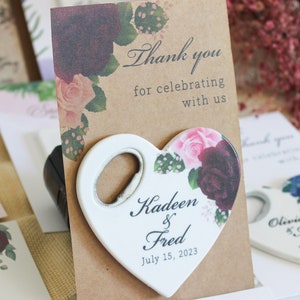 Abrebotellas magnético personalizado para recuerdo de boda: recuerdo fotográfico personalizado para invitados, un regalo práctico y único.