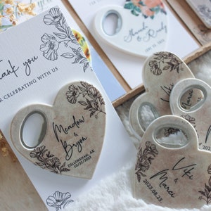 Regalos de boda personalizados, imán abridor de botellas con tarjeta de agradecimiento