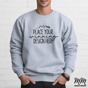 Può includere: Una felpa grigia con un disegno floreale nero e il testo "PLACE YOUR WINNING DESIGN HERE".