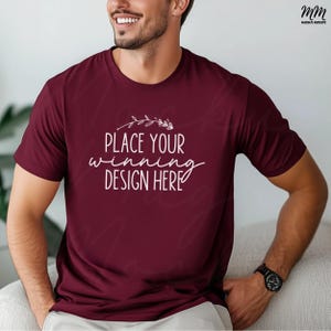 Puede incluir: Una camiseta de color burdeos con un diseño floral blanco y el texto "Place your winning design here".