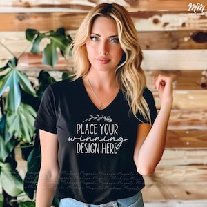 maglietta nera 3005 con scollo a V bella canvas mockup da donna modello femminile maglietta con scollo a V mockup maglietta vuota 3005 stagione coppia mockup bianco download AI