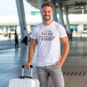 wit overhemd reismodel mannelijke luchthavenreiziger blanco witte ronde hals heren-T-shirt testmodellen reizende t-shirt mock-up heren mock AI-download