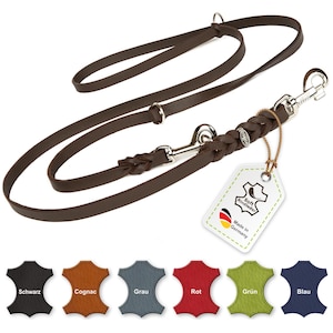 Könnte beinhalten: Braunes Lederhundeleine mit einem geflochtenen Abschnitt und zwei silbernen Clips. Die Leine wird in Deutschland hergestellt und ist in sechs Farben erhältlich: Schwarz, Cognac, Grau, Rot, Grün und Blau.