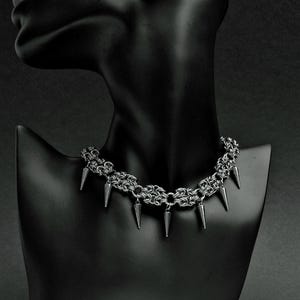 Chainmaille choker with spikes