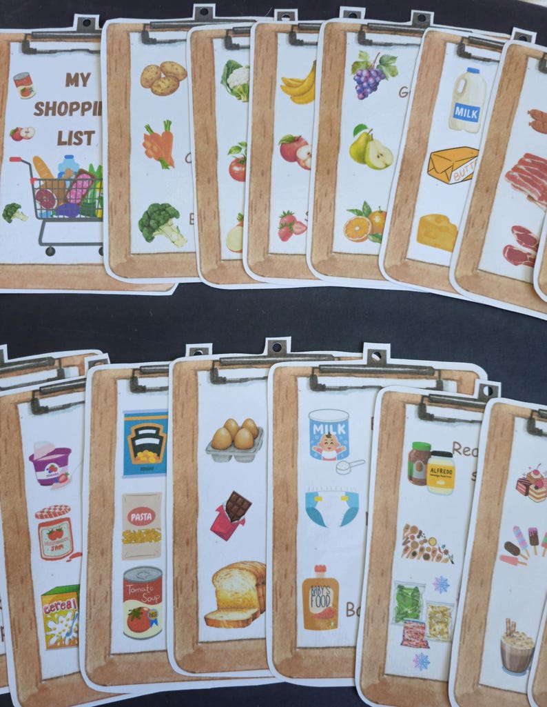 Puede incluir: Un conjunto de tarjetas de memoria coloridas con im&aacute;genes de varios art&iacute;culos de comestibles, que incluyen leche, pasta, cereales, huevos, pan, comida para beb&eacute;s y m&aacute;s. Las tarjetas de memoria est&aacute;n dise&ntilde;adas para que los ni&ntilde;os aprendan sobre diferentes alimentos y c&oacute;mo comprar comestibles.