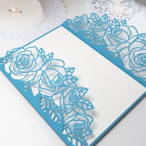 Gate Fold Card SVG avec roses, faire-part de mariage Cricut 5 x 7, carte floral gatefold, modèle d'invitation à une fête de Quinceanera, modèle Cricut cameo découpé au laser