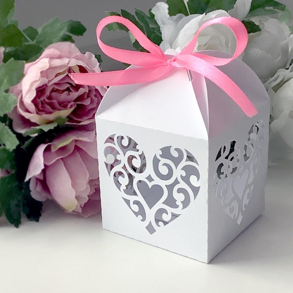 Scatola per bomboniere SVG, scatola per bomboniere a cuore SVG, scatola di caramelle di buon compleanno, scatola regalo per festa di San Valentino, modello Cricut Cameo taglio laser