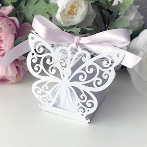 Boîte cadeau papillon SVG, modèle de boîte cadeau Cricut, boîte de bonbons joyeux anniversaire, boîte cadeau de fête, boîte d'assemblage facile Cricut cameo découpé au laser.