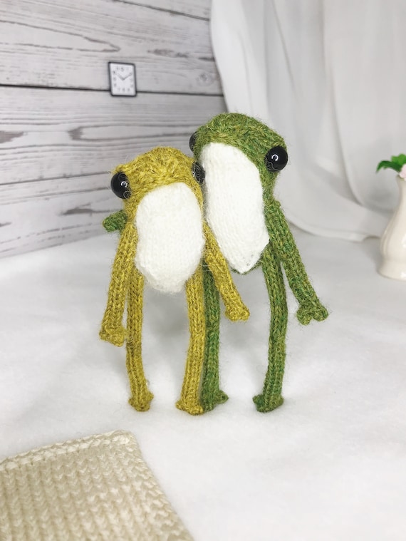 Knitted frog knit frog crochet frog doll plush frog toy movable frog TikTok frog in sweater frog and toad