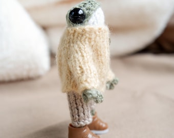 Gebreide kikker in trui, babykikkertje, speelgoed Instagram, babykikker en pad, gehaakte kleine kikkerpop in kleren, beweegbare groene pluche gebreide kleine kikker