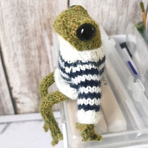 Knitted frog in striped sweater crochet frog toy plush doll light green froggy movable knitting frog TikTok knit frog and toad in clothes