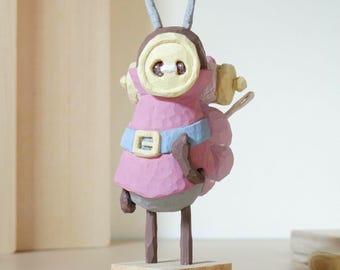 Stitch Traveler – Handgeschnitzte Holzfigur