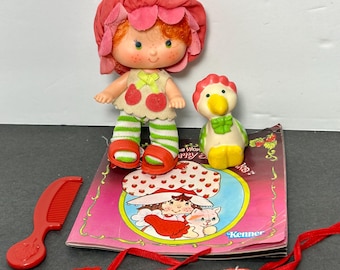 Strawberry Shortcake CHERRY CUDDLER With Gooseberry American Greetings AGC Kenner Booklet