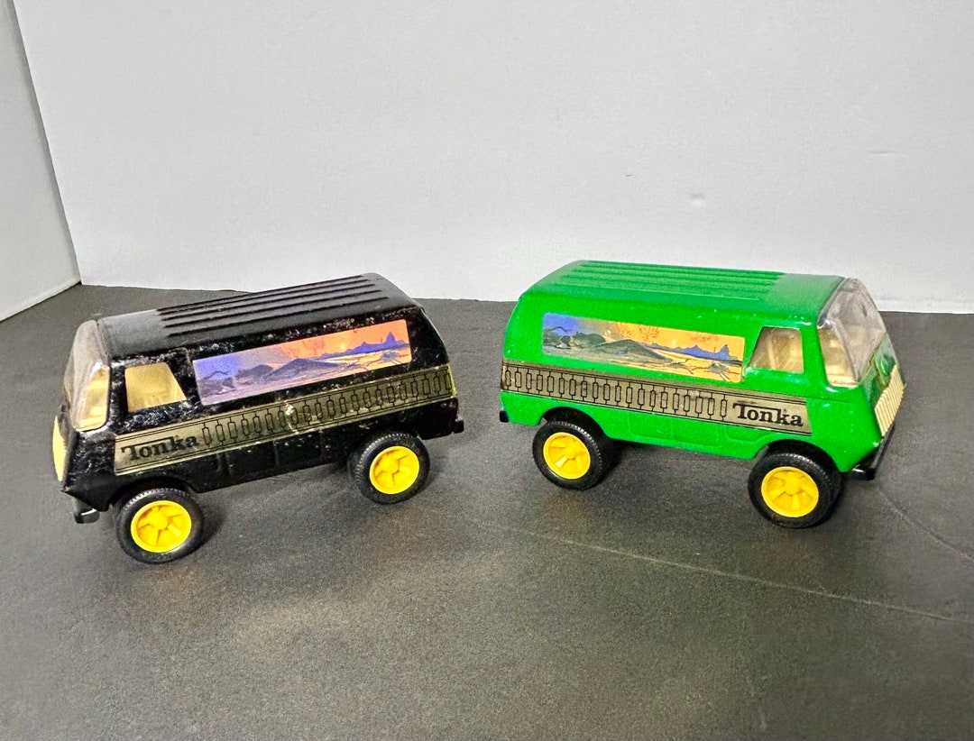 1970s Tonka Vans Pressed Steel Green Black 5” Lot of Vans