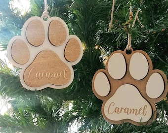Ornement en bois gravé patte de chat ou chien - Décoration à suspendre personnalisable avec prénom - Boule de sapin de Noël