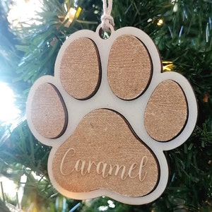 Ornement en bois gravé patte de chat ou chien Décoration à suspendre personnalisable avec prénom Boule de sapin de Noël choix 1