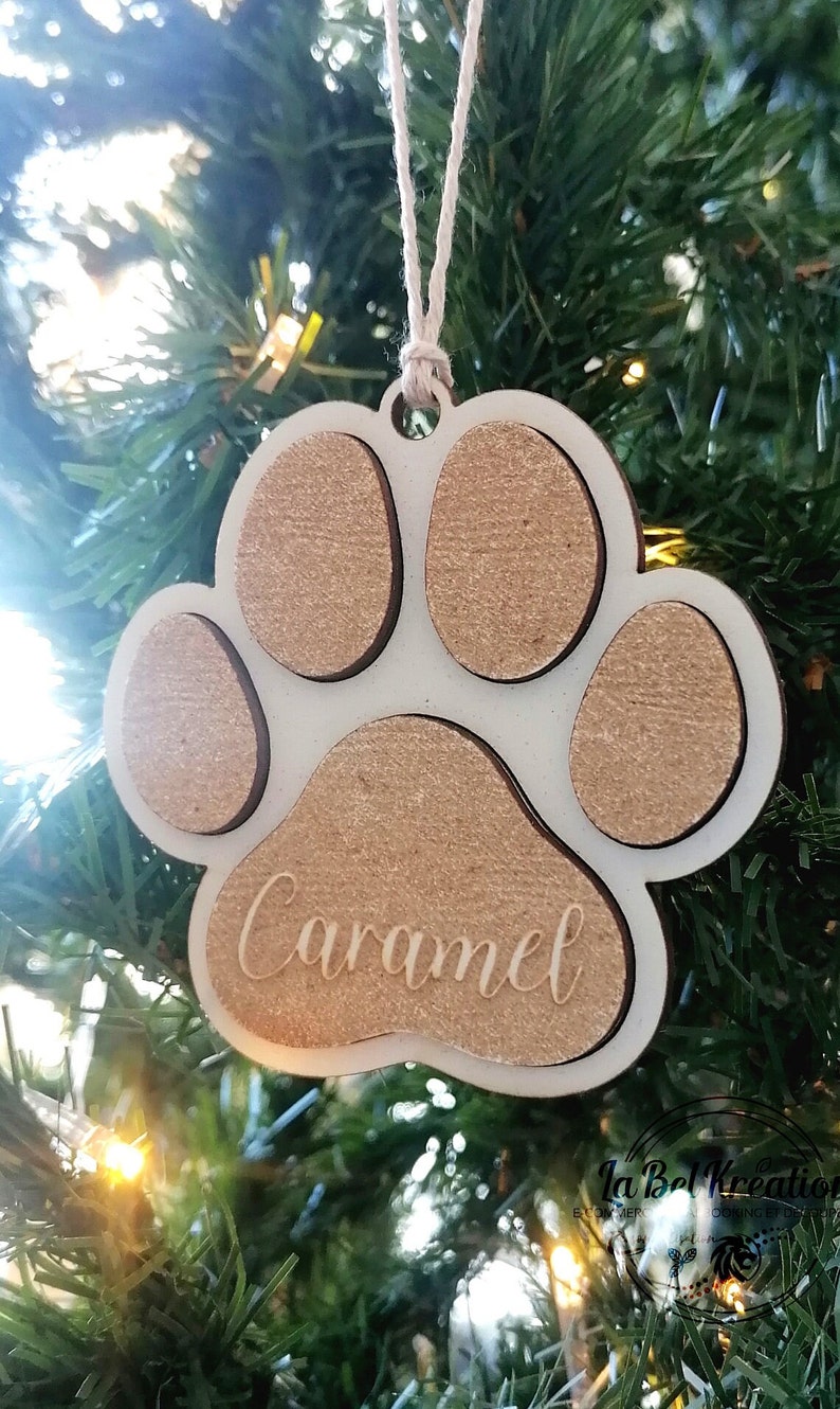 Ornement en bois gravé patte de chat ou chien Décoration à suspendre personnalisable avec prénom Boule de sapin de Noël image 4