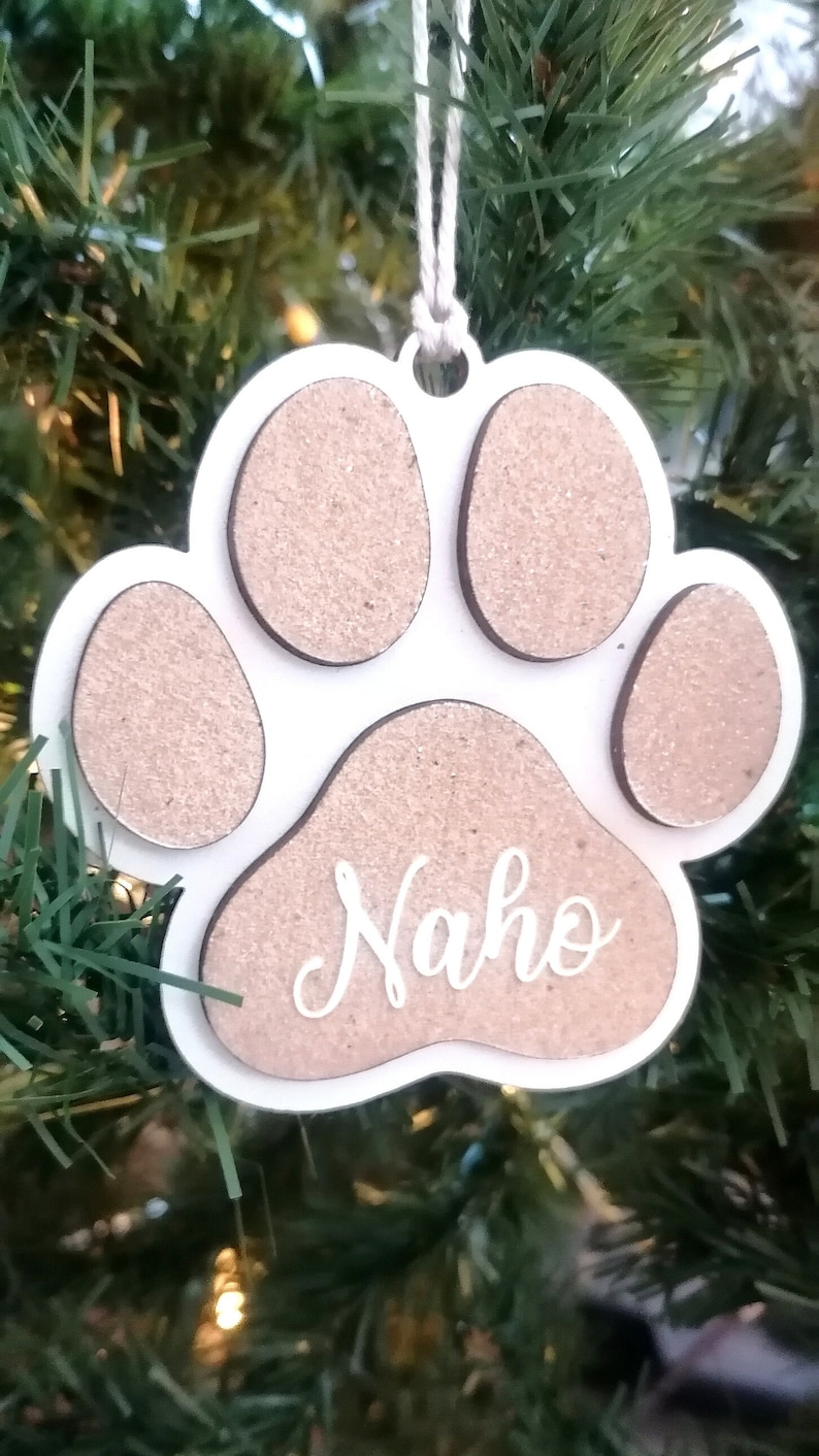 Wooden ornament engraved cat or dog paw Customizable hanging decoration with first name Christmas tree ball image 2