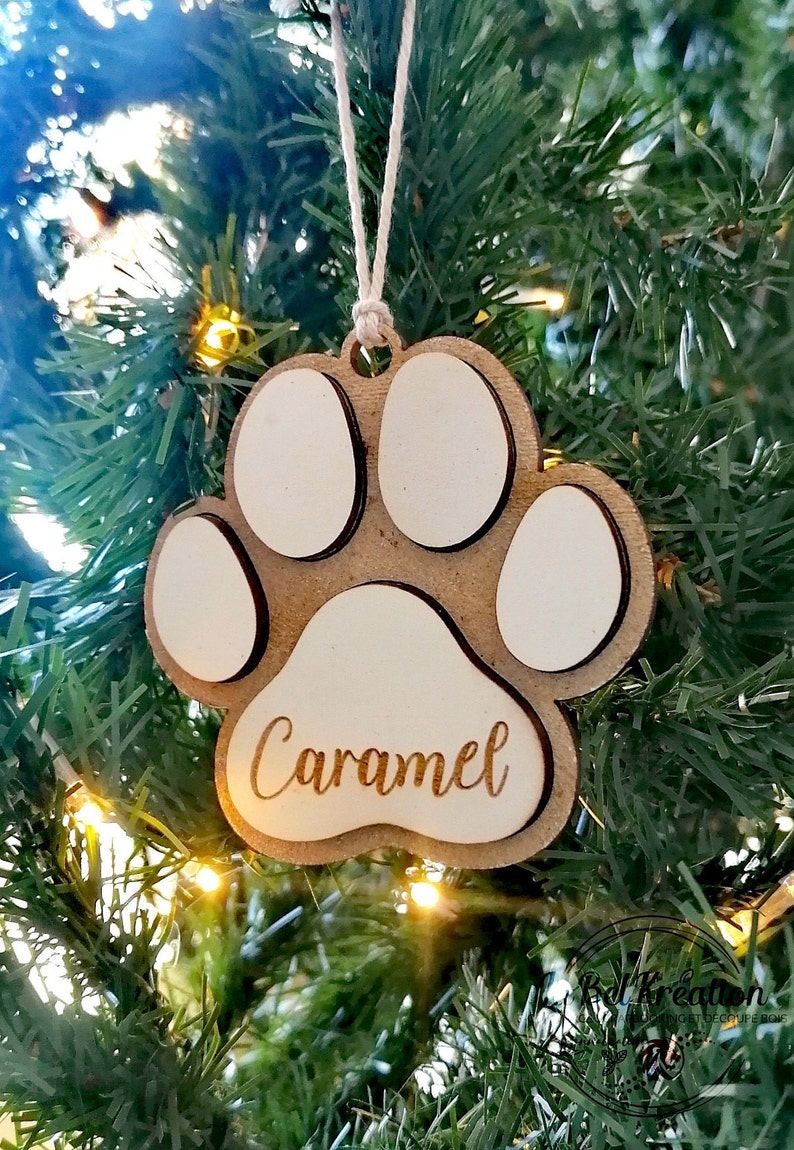 Ornement en bois gravé patte de chat ou chien Décoration à suspendre personnalisable avec prénom Boule de sapin de Noël choix 2