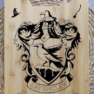 Planche apéro / planche à découper / personnalisé aux maisons Poudlard 32.5x25x1.8cm Modèle 6 Ravenclaw