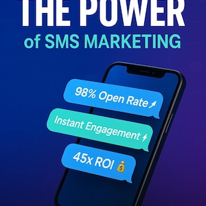 Könnte beinhalten: Ein Smartphone-Grafik mit Marketingdaten vor einem blauen Farbverlauf. Der Text lautet "THE POWER of SMS MARKETING", "98% Open Rate", "Instant Engagement" und "45x ROI". Der Slogan lautet: "Erreichen Sie Ihr Publikum dort, wo es aufmerksam ist – in seiner Tasche."