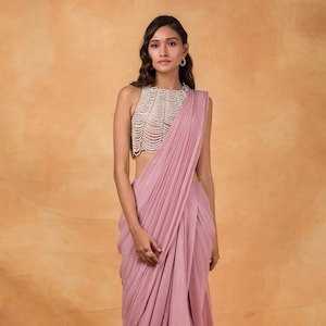 Zwiebel Rosa Organza Saree: Pearl Scalloped Bluse, Pre-Draped