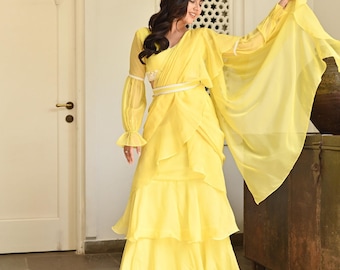 Sari con volant giallo: camicetta e cintura di design indooccidentale - Matrimonio Haldi