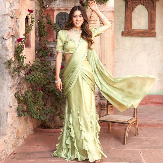 green emerald velvet dress Green Color Weaving Zari Work Jacquard Silk Paithani Gown main image 1