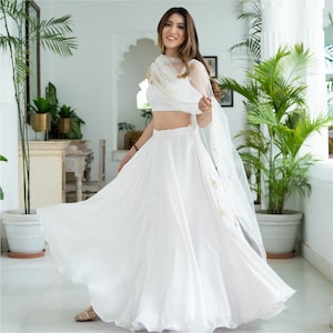White silk indian-Pakistani wedding lehenga choli, engagement, reception, cocktail costume, mehendi, haldi, ready-to-wear made-to-measure