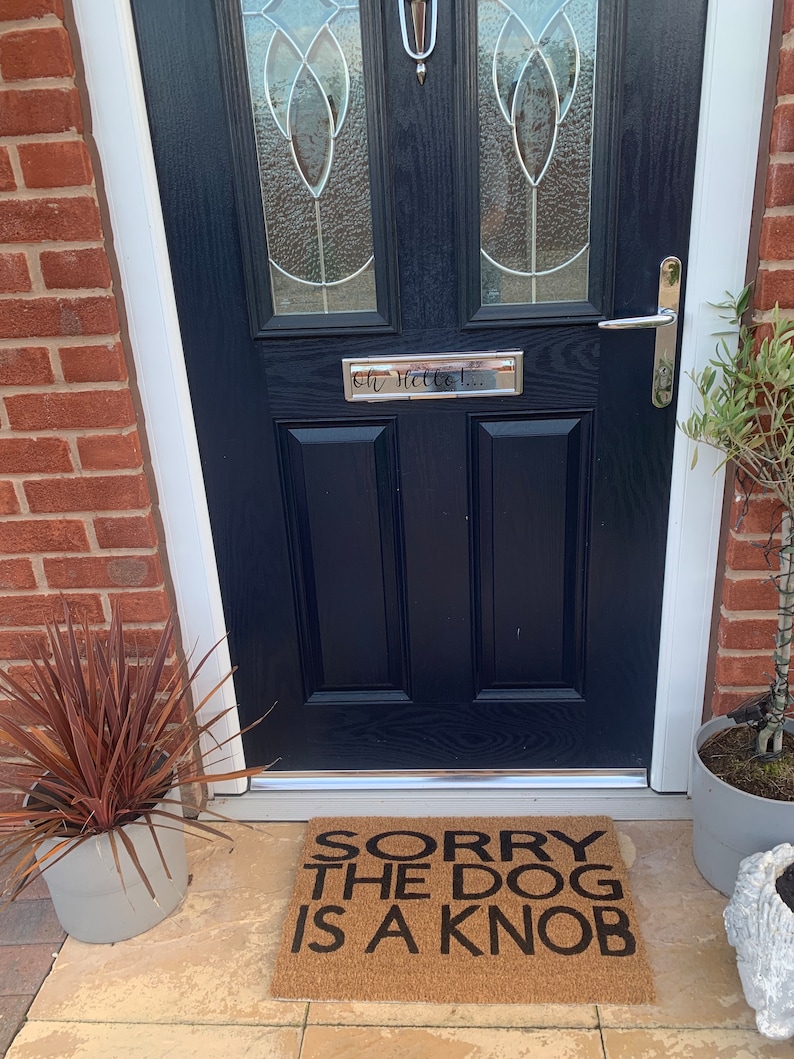 Dog is a Knob personalised door mat. No silhouette just the writing. Hand painted. Makes the perfect funny present bild 4