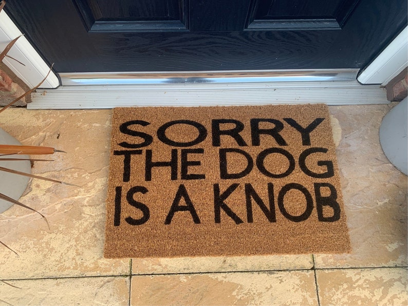 Dog is a Knob personalised door mat. No silhouette just the writing. Hand painted. Makes the perfect funny present bild 1