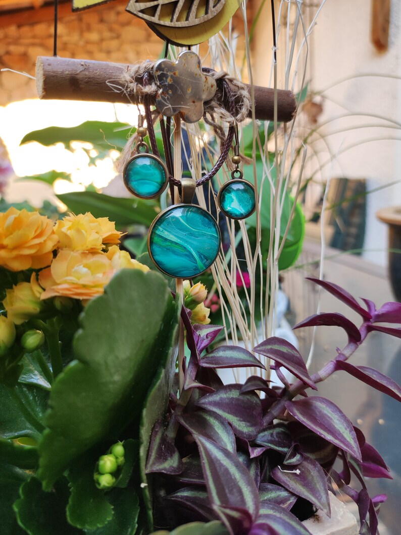 Collier Et Boucles D'oreilles Assortis - Pierre Acrylique Bleu Clair Avec Accents Dorés