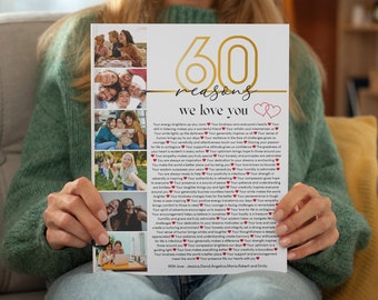 Può includere: Un biglietto bianco con il numero 60 in oro e le parole "reasons we love you" stampate su di esso. Il biglietto ha un collage di foto sul lato sinistro e un elenco di motivi sul lato destro. Il biglietto è tenuto da una persona.