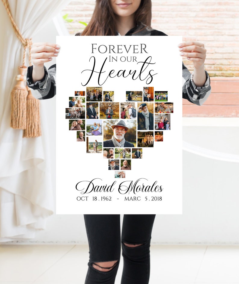 Pu&ograve; includere: Una stampa commemorativa bianca tenuta da una persona, con un collage di foto a forma di cuore. La stampa include il testo "FOREVER IN OUR HEARTS" e il nome "David Morales" con le date di nascita e di morte.