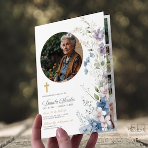 Modèle de programme de funérailles fleurs roses bleues, célébration de la vie, programme commémoratif, programme funéraire pliable imprimable pour services funéraires, F37