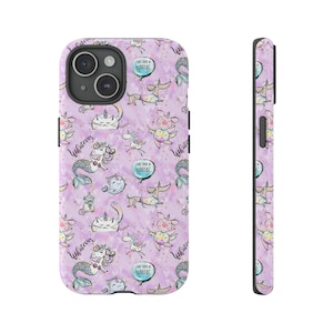 Puede incluir: Una funda de teléfono morada con un patrón repetido de animales de dibujos animados y el texto "No creo en los humanos" y "Lo que sea".