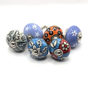 Pomelli assortiti in ceramica dipinti a mano in stile boho, larghi 3,8 cm (1-1/2")