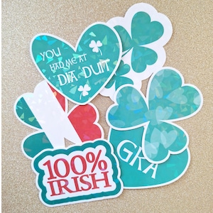Stickers vinyle trèfle irlandais : stickers holographiques pour ordinateur portable, phrases en gaélique